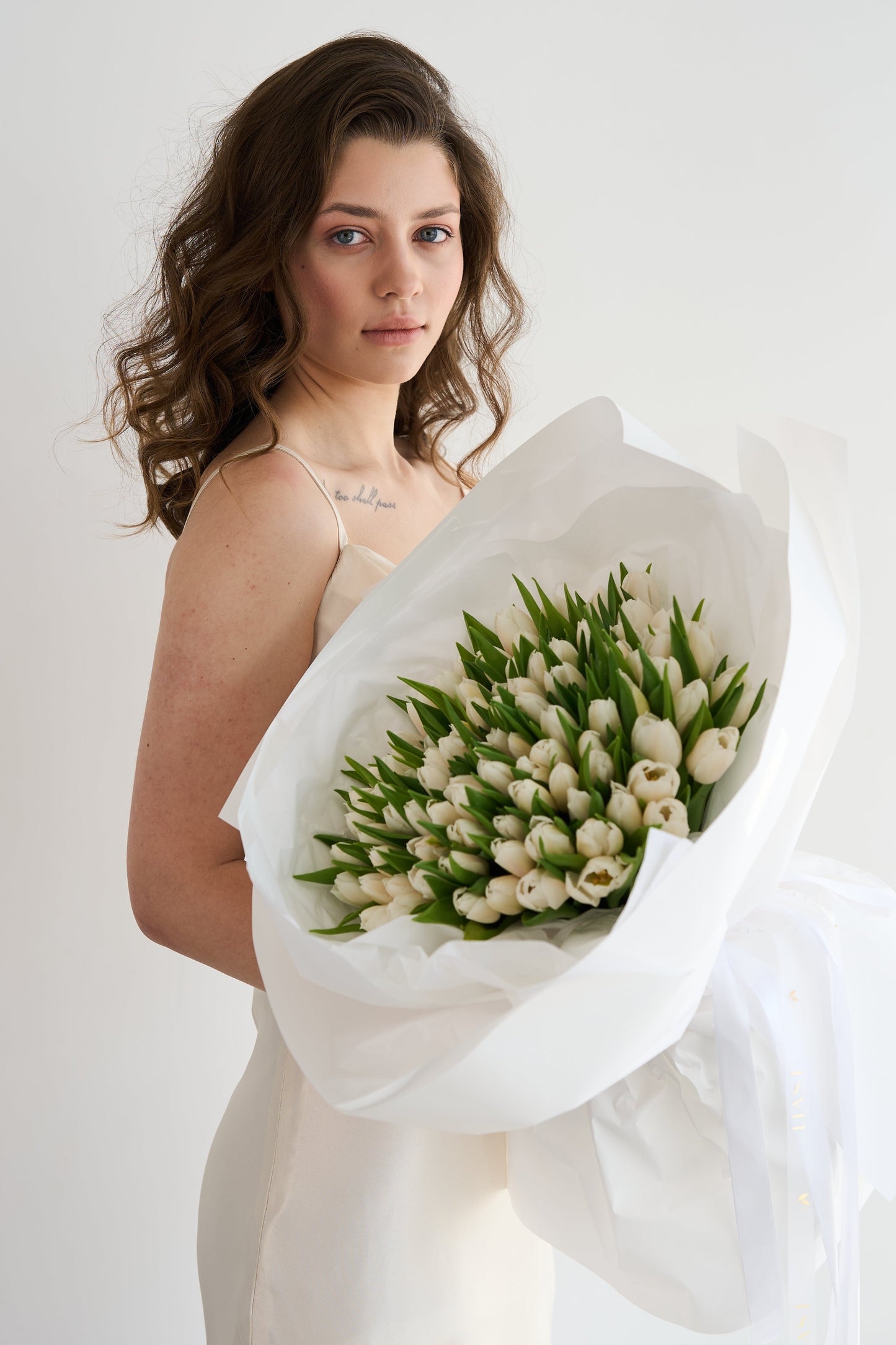 На фото 101 тюльпан