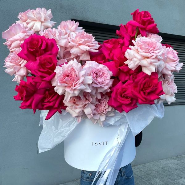 Floral arrangement in a box based on a French rose