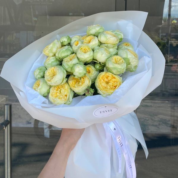 Mono-bouquet of roses of the Peony Bubbles variety